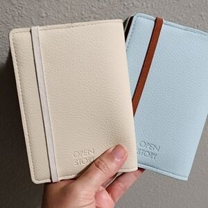 Open Story Passport Holder